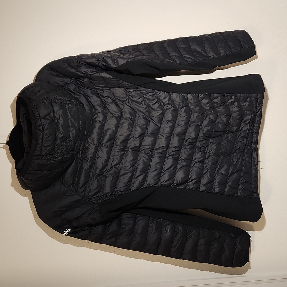 Columbia Fitted Lightweight Puff - image 4